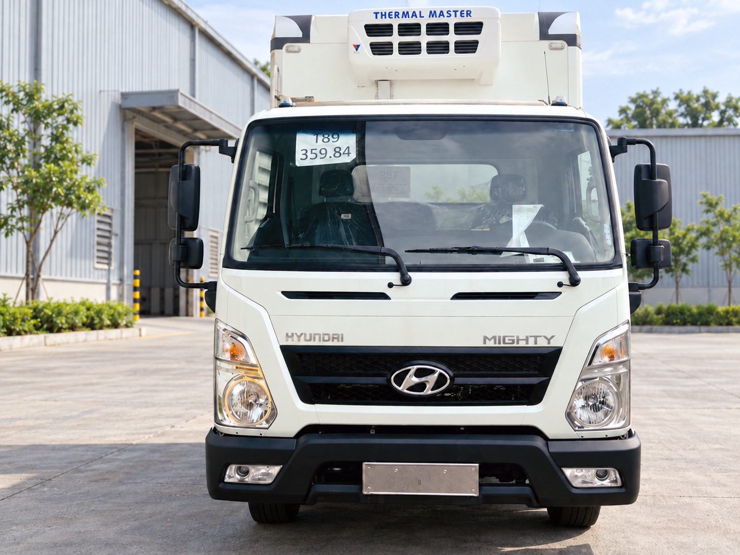 Hyundai Mighty EX8L thùng đông lạnh – góc nhìn phía trước
